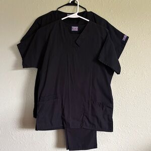 2 SETS Black Cherokee scrub set